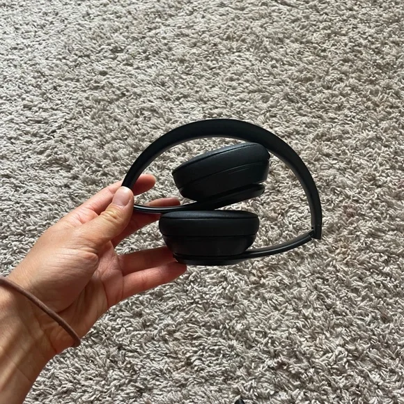 Beats solo 3 wireless headphones and case